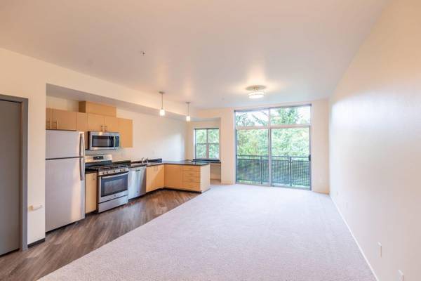 $2,554 / 2br - 1292ft2 - Built-in Computer Desk, In-floor Radiant Heating, A Must See (Sammamish)63688369590273120