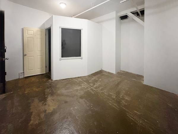 $900 / 197ft2 - STUDIO 008: LIMITED TIME DEAL: ONE MONTH FREE ENDS 09/30 (Brownsville)63816575918081122