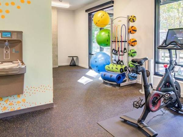 $2,564 / 2br - 943ft2 - Stay Connected: Free Wi-Fi in Common Areas at Storyline (SW Portland / PSU / Portland State University)63777384686851123