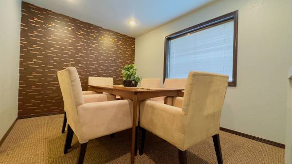 $1,950 / 800ft2 - Three Private Offices + Reception & Conference Room for Lease (Olympia)63786849639297123