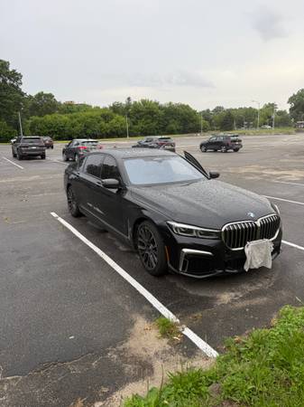 2022 BMW 760i M Sport - $100,00063614430422145122