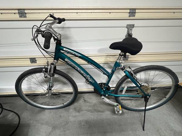 Ozone 500 Black Canyon 2600 Hybrid Bike 1