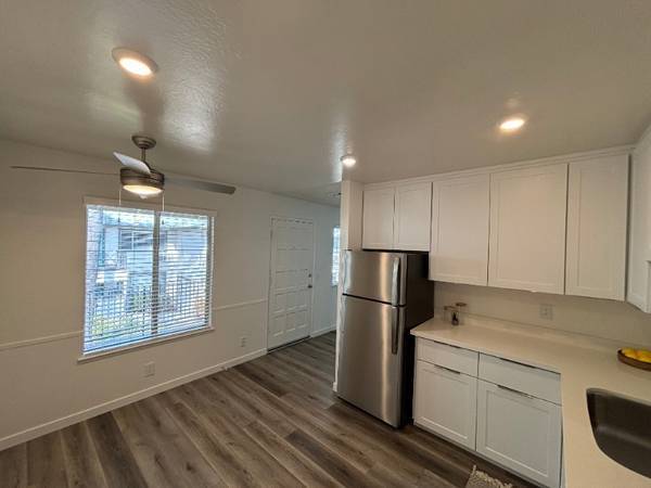 2 Bed - 1 Bath♡First Floor Home! Available in November! 1