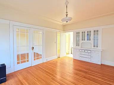 $1,030 / 2br - **@** Sunny 2BD with Large Windows & Period Charm (Alameda, CA)63965991306371123