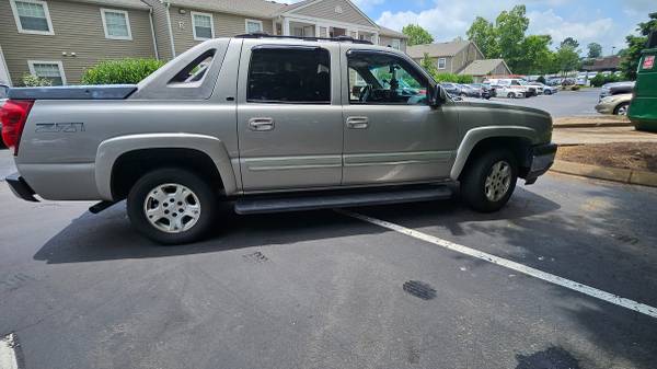 2005 Chevy Avalanche LT 1500 - $5,400 (Columbia)63621627267329121