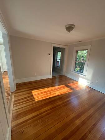 $3,000 / 2br - ¡Recién renovado de 2 dormitorios! (Stoughton)63810113464451122