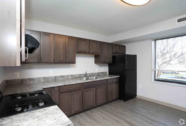 $2,214 / 2br - 950ft2 - Vinyl Flooring, Carpet, Cable Ready (5309 Riverdale Rd, Riverdale Park, MD)63916875762178121