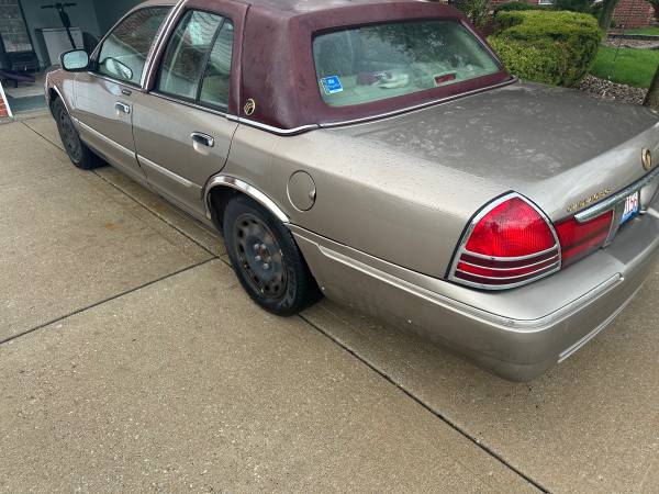 Low Mileage - 2005 Mercury Grand Marquis - $2,000 (Mokena)63618897367041123
