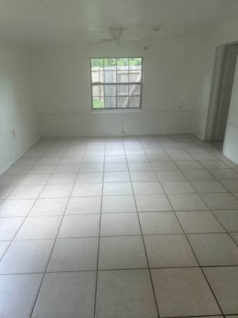 $750 Room for rent (Middleburg)63377555858305123