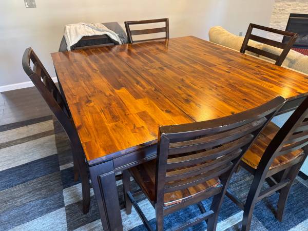 Bar Height kitchen table w/6 chairs 1