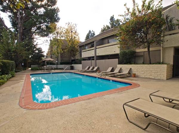 $2,448 / 1br - 982ft2 - Spacious 1 Bedroom plus Loft near 101 Freeway (Sherman Oaks)63701074125697124