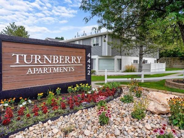 $2,070 / 3br - 1350ft2 - Balcony/Patio, Playground, Picnic Area, Fully Equipped Kitchen (4422 S. Muirfield Dr. Millcreek Utah 84124)63968908897922124