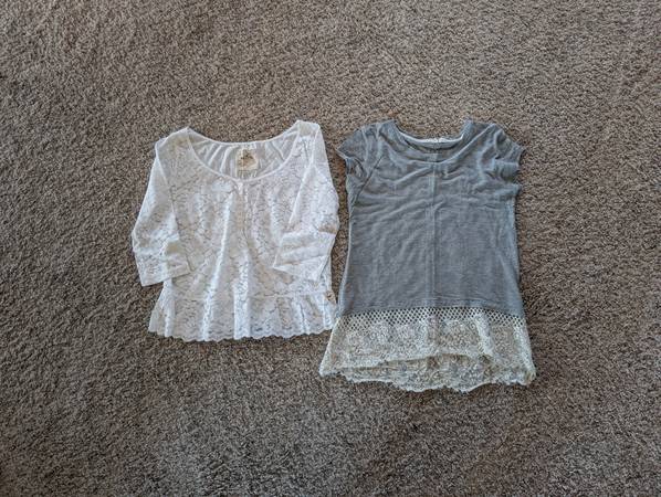 Tween girls short sleeve shirt lot of 2 - size S 1