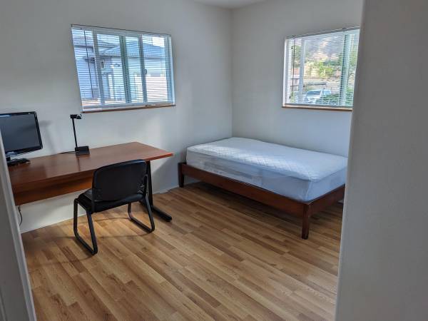 $1,000 / 4br - Furnished Private Room in Kaimuki House, by Diamond Head, Oct 1st (Kaimuki/Diamond Head)63939529637890122
