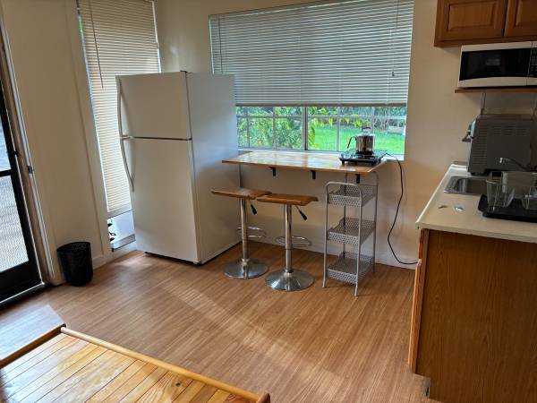 $2,000 / 1br - 500ft2 - very convenient, furnished 1 BR, includes util/internet (Pukalani)63939397744387122