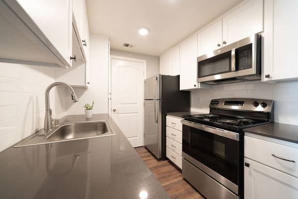 $2,760 / 2br - 923ft2 - 2 Bed, Fireplace, Wood plank inspired flooring (hayward / castro valley)63687440865411121