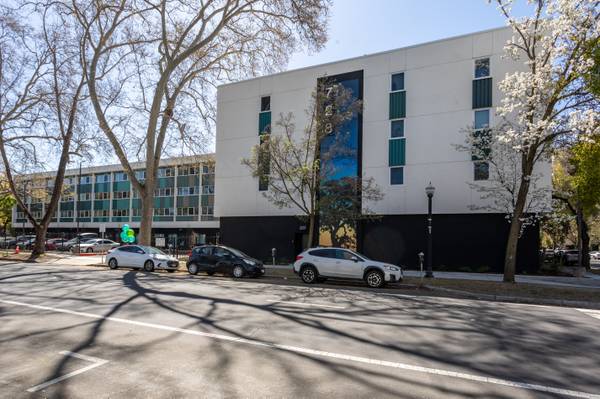 $2,569 / 2br - 621ft2 - Aire acondicionado, pisos de madera dura, techos altos (728 16th Street, Sacramento, CA)63844737900801121