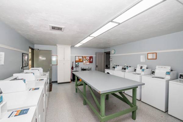 $1,320 / 1br - 652ft2 - Pool, Carport, Refrigerator, Dishwasher (Sheldon/Coburg Rd.)63373573269889124