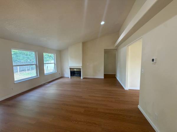 3 bed 2 ba Keizer, pets yes 1