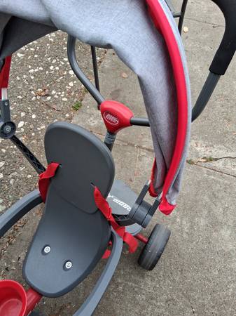 Radio Flyer Stroll n' Trike - $10 (sunset / parkside)63471459894659121