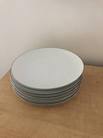 Noritake 6127 Fremont Dinner Plates 1