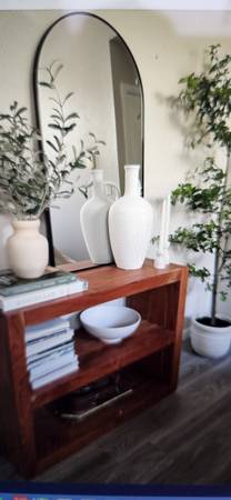 Shelf Solid Wood and Vases 1