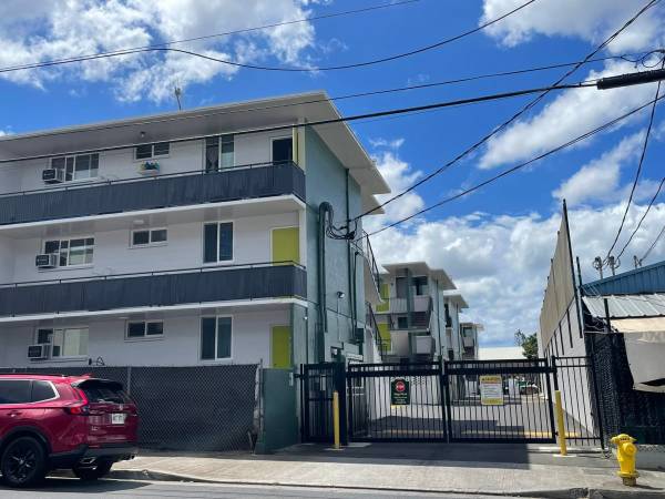 $2,095 / 2br - 600ft2 - Pet Friendly Call for details, Washer and Dryer hook up (94-289 Leonui St, Waipahu, HI)63939660586883123