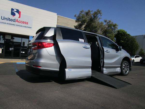 ///ACCESIBLE PARA SILLA DE RUEDAS 2022 HONDA ODYSSEY EXL EN PLATA, POCOS KILÓMETROS////// - $64,960 (KEARNY MESA)63440465527811122