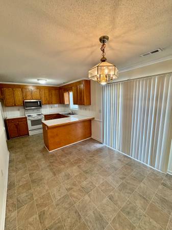 $1,200 / 3br - 1453ft2 - 3 Bedroom Townhouse in Sterling Pointe! (Winterville)63897186293122122