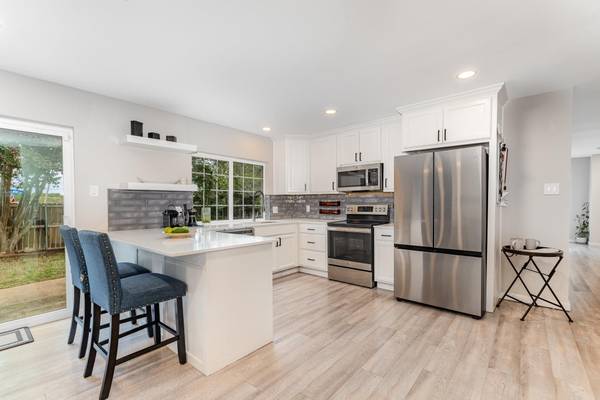 $459,900 / 3br - 1844ft2 - ====>LQQK*Casa Deliciosamente Actualizada en Carrollton**3Habitaciones**2Baños<==== (Carrollton, Texas)63622589215875122