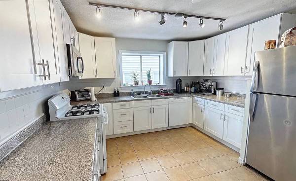 $925 / 7 habitaciones - 2500 pies² - Habitación en alquiler en un dúplex enorme de 7 habitaciones y 2 baños cerca de Inman/Harvard/Union Sqs. (Somerville)63220262329475122