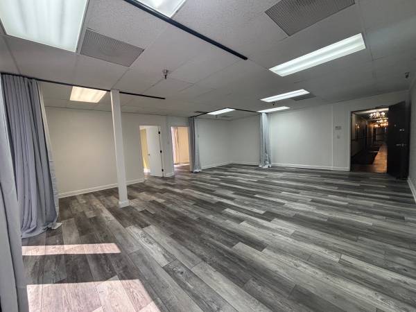 $2,446 / 1138ft2 - Huge Entrance with Two Private Offices/Free Month (Mission Valley)63932991622275123
