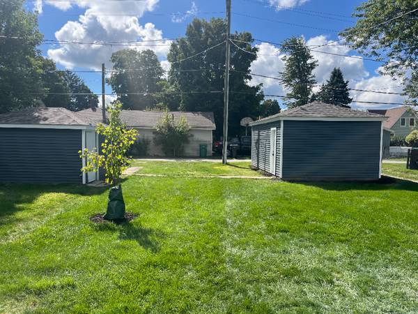 $2850.00 / 3br - Newly Renovated & Fully Furnished! 3 bed/1 bath - Steps to Downtown Ne63935841416066124