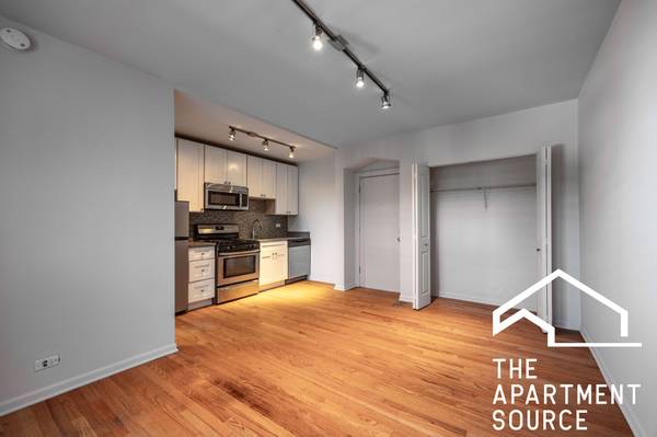 $1,450 / 350ft2 - Fantastic Studio in Logan Square -California Blue Line, Pets OK (Logan Square)64041642712834123