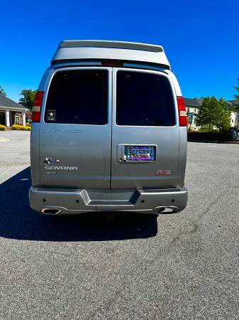 2015 - GMC Savana 2500 9 Passenger Explorer (Low miles )6.0 lit - $31,00063616738412931122