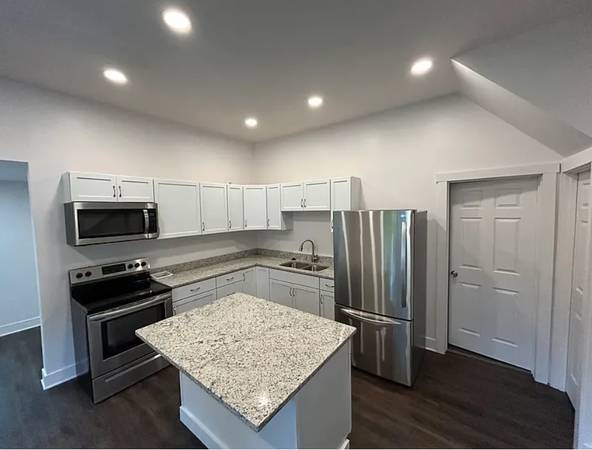 Spacious 4 Bed/2.5 Bath Single Family Home in Newark, OH - $2250/mo 1