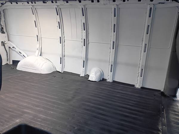 2017 Chevrolet EXPRESS - Photo 8