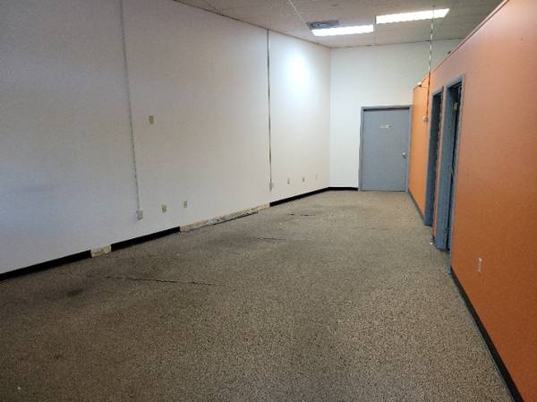 $2,500 / 1600ft2 - Commercial Retail Space / Storefront / Office Space Available 4 Lease (Martinsburg West Virginia)63953077136002123