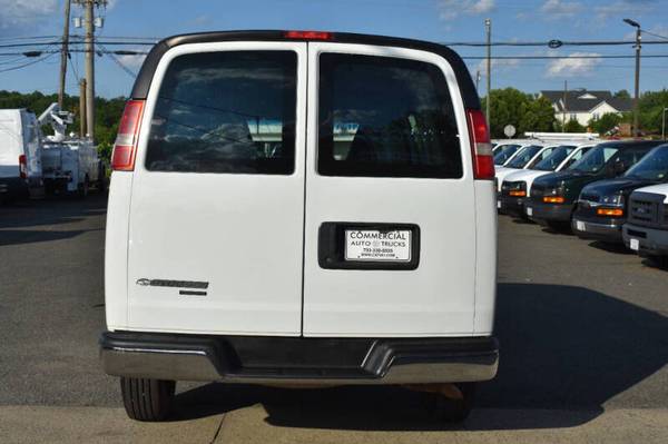 Furgón Chevrolet Express 2500 de carga 2016 con 1WT - $15,995 (Manassas)63616569749505124