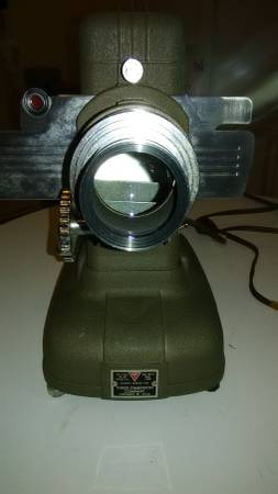 Proyector de diapositivas modelo TDC-D en funcionamiento, vintage - $40 (Madison)63471318675585124