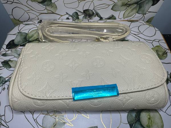 Purses & Perfum 1