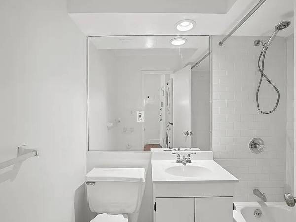 $930 / 1br - Brightened 1 Bedroom Apartment Steps From Shops (capitola)63833989218433124