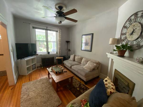$1,099 / 5br - 2500ft2 - Bedroom in Historic Rowhouse Available Now (Columbia Heights / U Street)63896275354754120