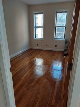 $2,600 / 2br - 800ft2 - 34TH STREET AND 34TH AVE TWO BEDROOMS NEAR M R N Q TRAIN AND 35MIN TO (ASTORIA)63891772800898120