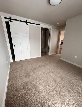 $1,834 / 2br - 1150ft2 - Captivating 2 BR/2 BA Abode with Outdoor Fireplace, Tour Today (Old Farm District)63839291585027121