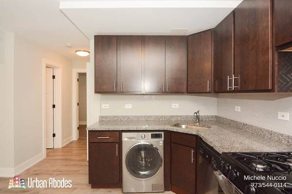 $1,950 / 1br - 600ft2 - $300 OFF FIRST MONTH'S RENT! Large 1 Bedroom, 1 Bath in Lakeview (Lakeview)63781655112961124