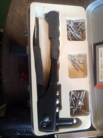 Rivet Gun, Rivets & Metal Carry Case - $20 (Ariton)63442171186947121