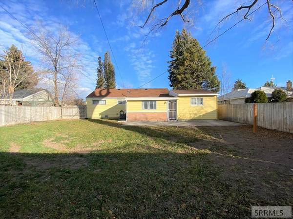$1,680 / 2br - 1057ft2 - Come see this charming mid century home! Perfect home! (IDAHO FALLS)63952520340227123