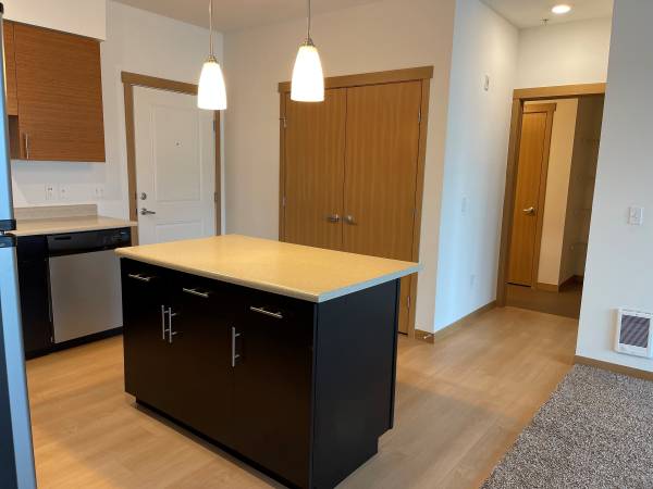 $1,620 / 1br - Charming 1BR/1BA Apartment on 2nd Floor – Perfect for You! (16520 Larch Way Lynnwood, WA)63688586461185123