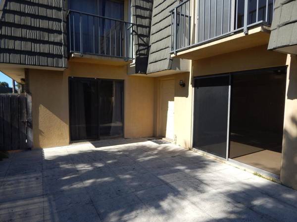 $250,000 / 2br - 2 bedroom, 2 1/2 bathrooms Townhouse in West Palm Beach, Florida (West Palm Beach, Florida)63995824000386121